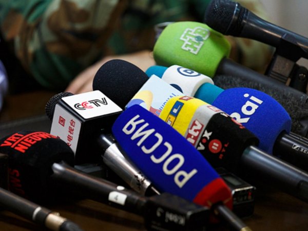 Кобзон, Петросян и Вайкуле: Власти через СМИ пытаются «заглушить вонь» реформ