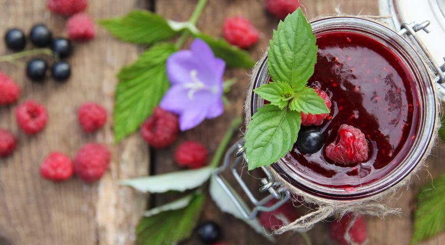 Пошаговый рецепт варенья из лесных ягод (малины, ежевики и черники)